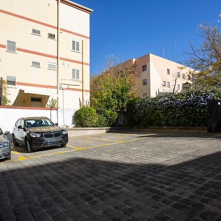 Borbolla Sevilla Urban - Parking Dış mekan fotoğraf