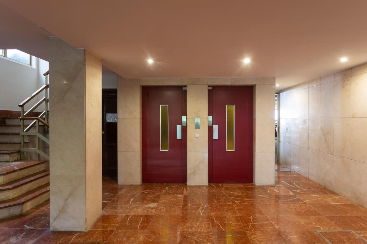 Borbolla Sevilla Urban - Parking Dış mekan fotoğraf