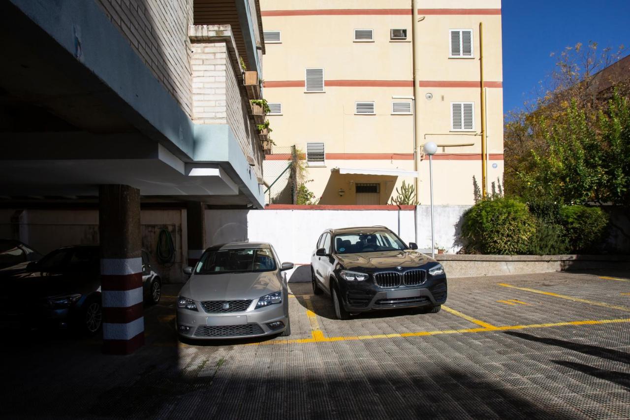 Borbolla Sevilla Urban - Parking Dış mekan fotoğraf