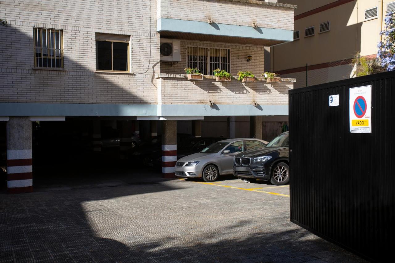 Borbolla Sevilla Urban - Parking Dış mekan fotoğraf